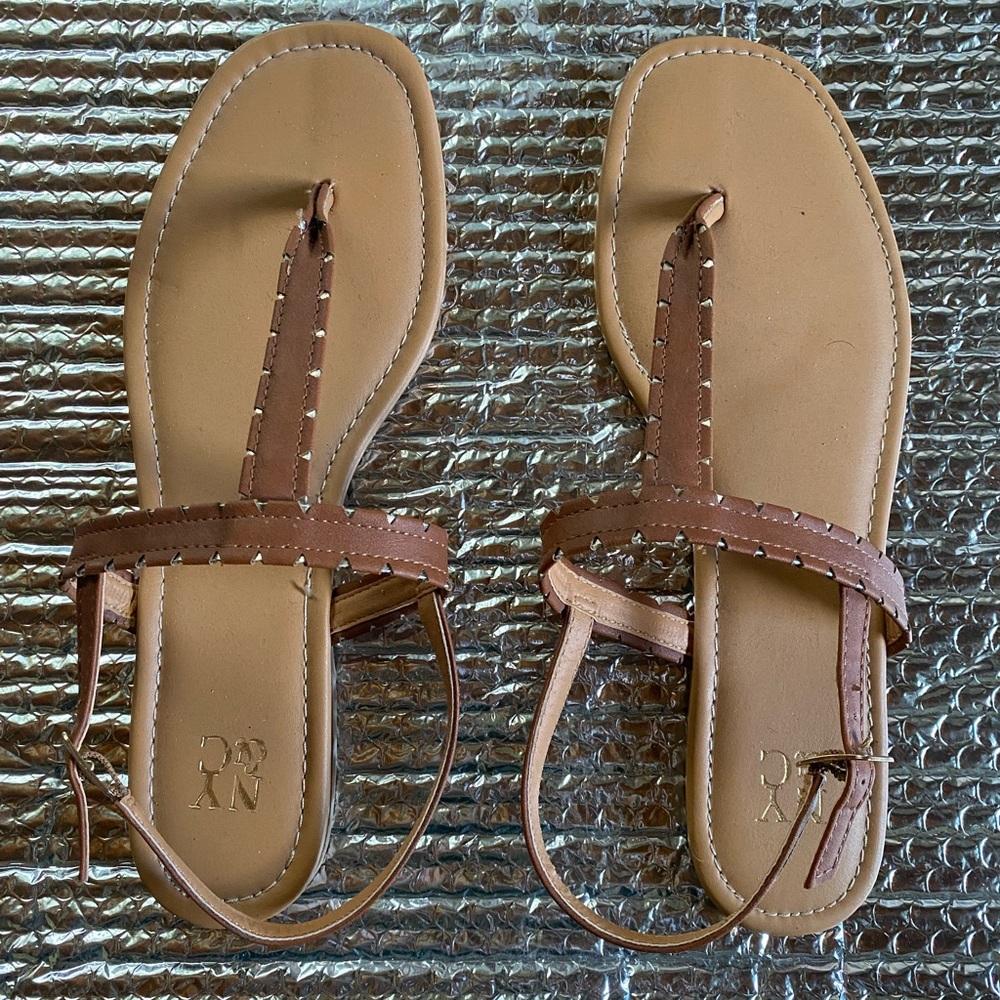 new NY&C women size 10 sandals